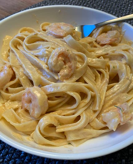 Creamy, Garlicky Shrimp Fettuccine 