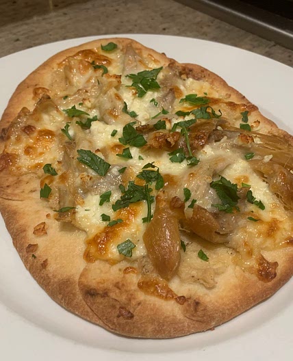 Chicken & Cheese Naan Pizza with Garlic Cream Sauce  
