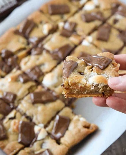 D'licious Smores Chocolate Chip Cookie Bars