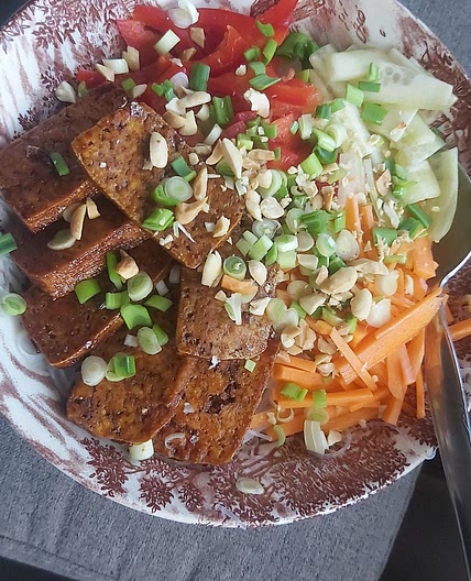 Ramen with wok veggies
