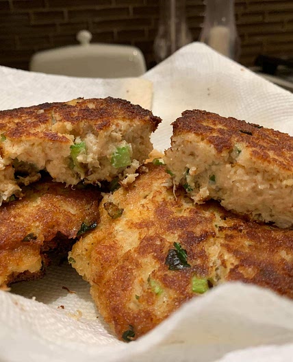 Maryland Crab Cakes with Quick Tartar Sauce 