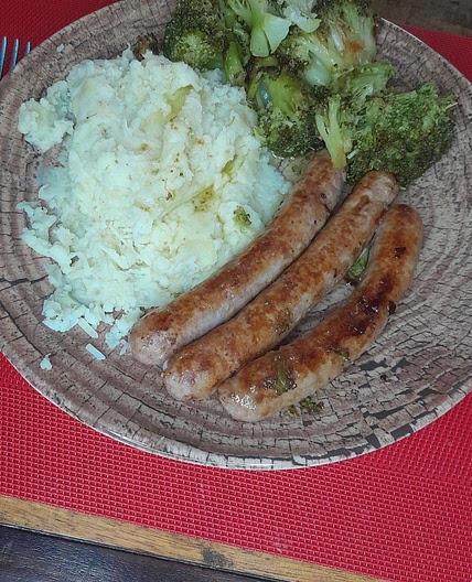 Chipolatas, purée, brocolis