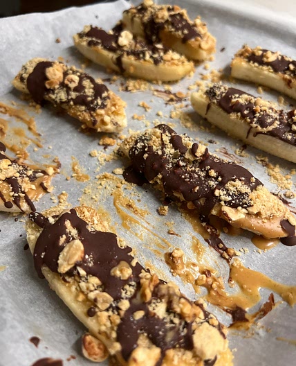 Frozen Banana Snickers 🍌