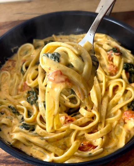 Creamy spinach tagliatelle 