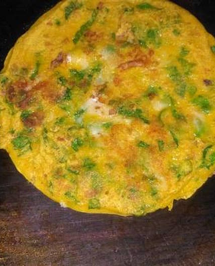 तवा पालक चीज़ चीला (Tava Palak Cheese Chilla Recipe In Hindi)