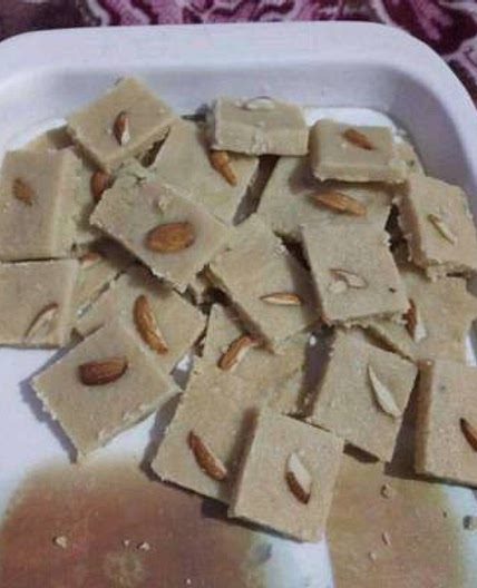 मावा बादाम बर्फी (mawa badam barfi recipe in Hindi)