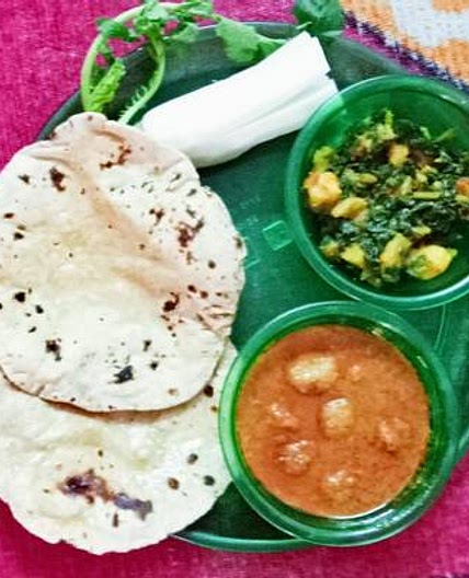 पालक आलू की सूखी सब्जी (Palak aloo ki sukhi sabzi recipe in Hindi)