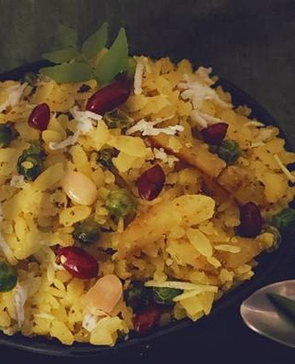 पौष्टिक पोहा (poushtik poha recipe in Hindi)