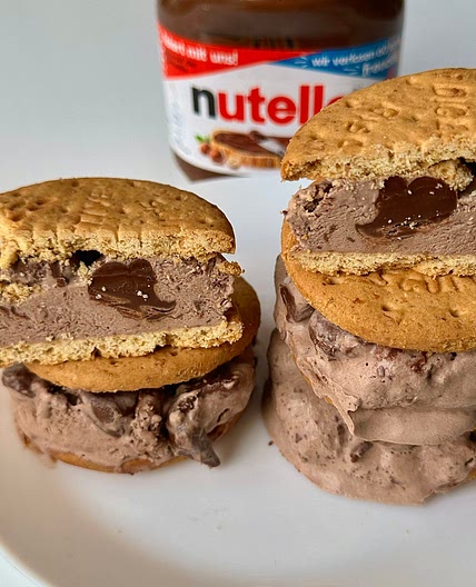 4 ingredient Nutella Cheesecake Sandwiches
