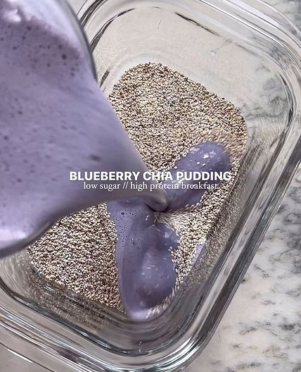 BLUEBERRY CHIA PUDDING // a vibrant breakfast that’s blood sugar