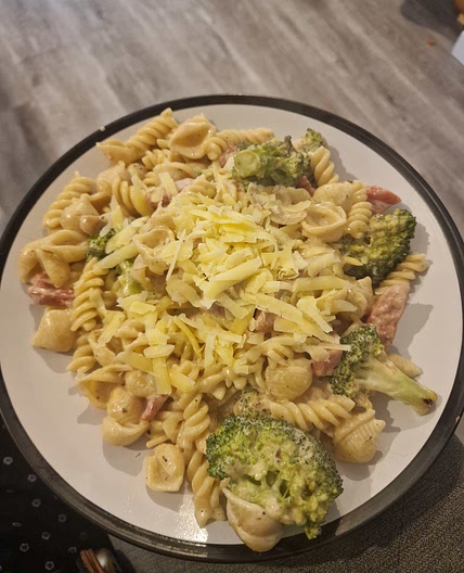 Cheese brocoli pasta.