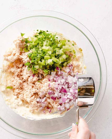 Dill & Onion Tuna salad w/Crackers
