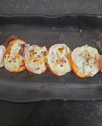 बेक्ड चीज़ टमाटर (Baked cheese tamatar recipe in Hindi)