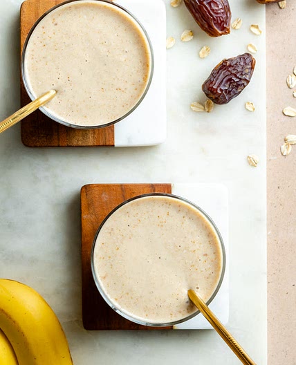 Creamy Banana Date Smoothie with Oats