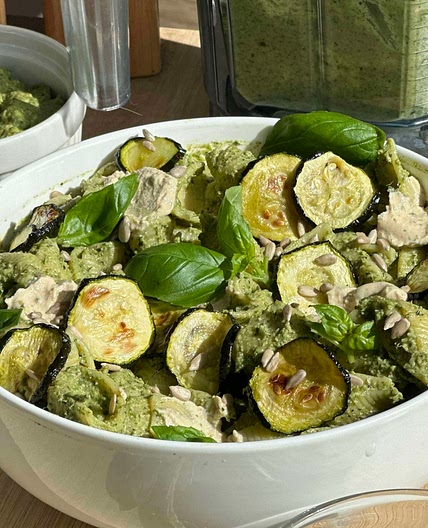 Cheesy garlic & zucchini pasta 