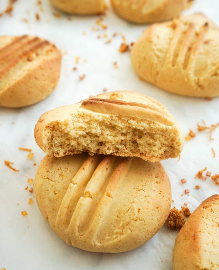 Egg Yolk Honey Cookies with Poppy Seeds