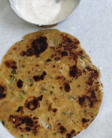 प्याज धनिया का पराठा (pyaj dhaniya ka paratha recipe in hindi)