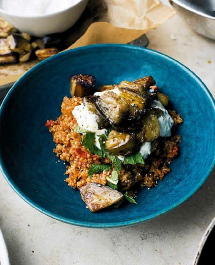 Bulgur met tomaat, aubergine en limoenyoghurt