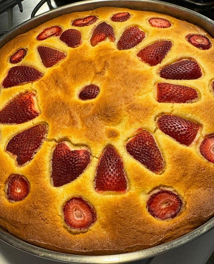 Ketogenic strawberry cake