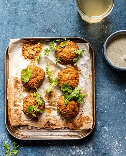 KLOPSIKI WOŁOWE W SOSIE K:794.9 / B:51.3 / T:59.6 / WP:14.3 / F:3.9 / WW:1.6