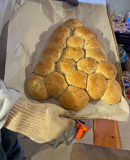 Christmas Tree Pull-Apart Pizza Bites