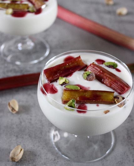 Rhubarb Fool with Yoghurt