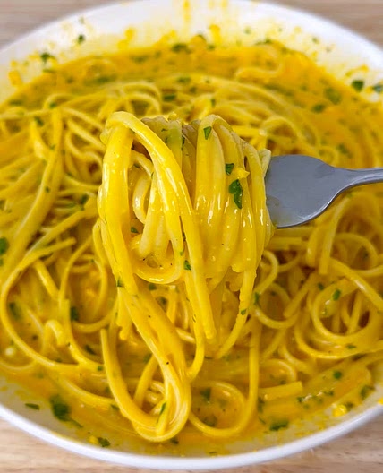 CREAMY GARLIC PASTA