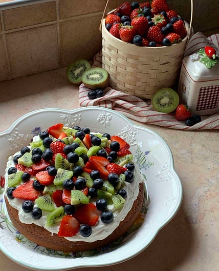 Spring cake 🍓🫐🥝