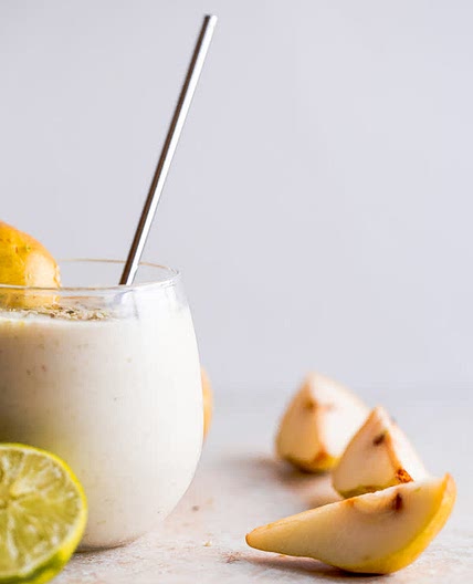 Pear Smoothie with Vanilla, Stevia and Lime Zest