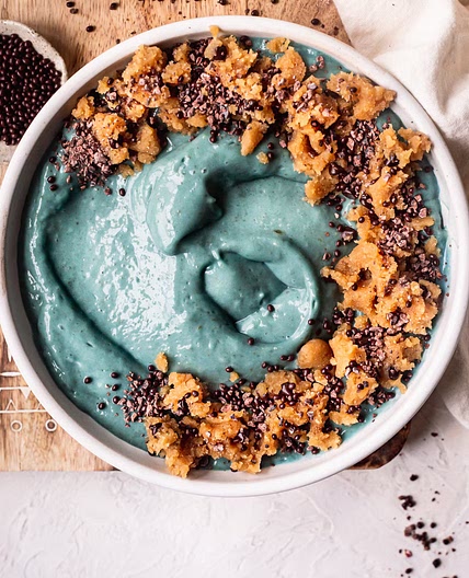 Cookie Monster Smoothie Bowl