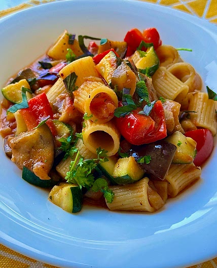 One Pan Mediterranean Veg Pasta 