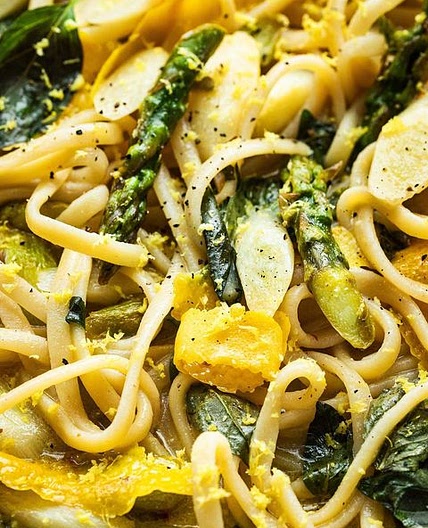 Linguine mit Spargel und Zitrone