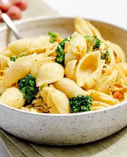 6-Ingredient Broccoli-Cheddar Chicken Pasta