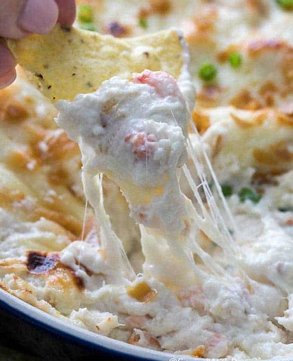 Cheesy Crab Rangoon Dip (Hot Crab Dip)