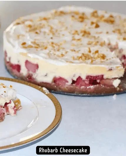 Delicious Rhubarb Cheesecake Recipe