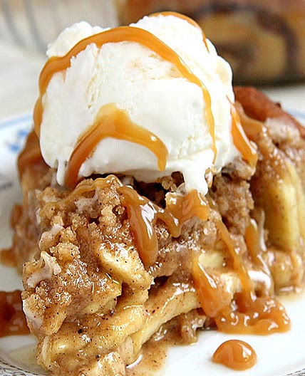 Cinnamon Roll Apple Pie