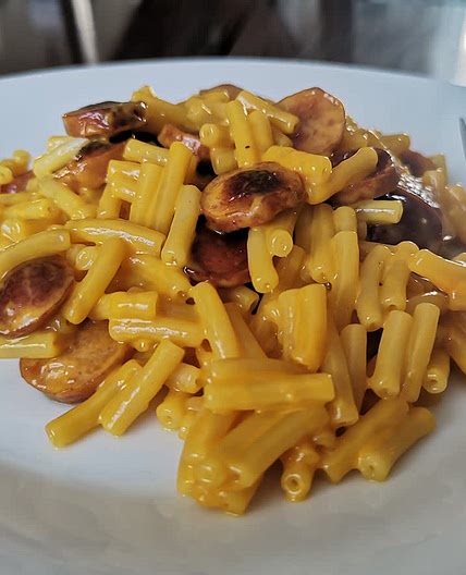 Mac n cheese with weenies