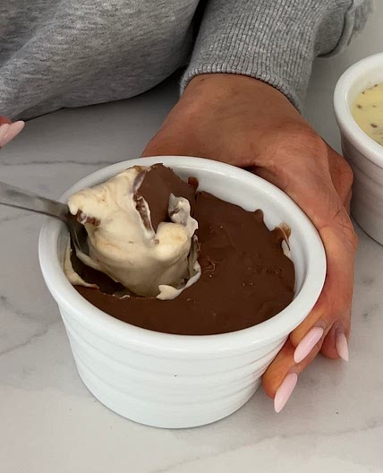 Biscoff yoghurt choc top