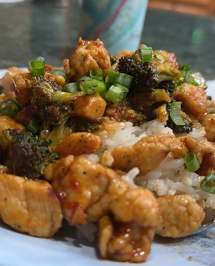 Spicy Hoisin Chicken & Broccoli with Garlic Rice