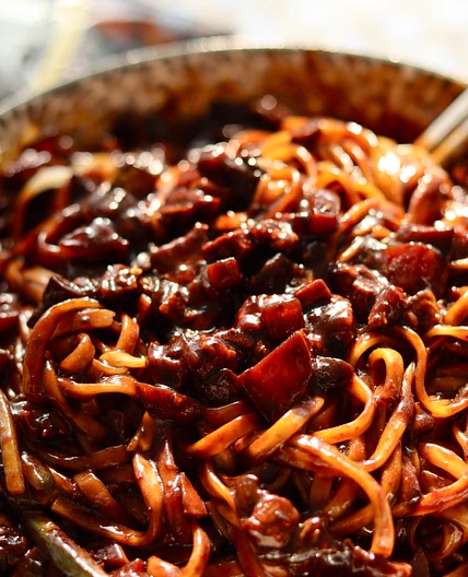 Easy Korean Black Bean Noodles (Jjajangmyeon)