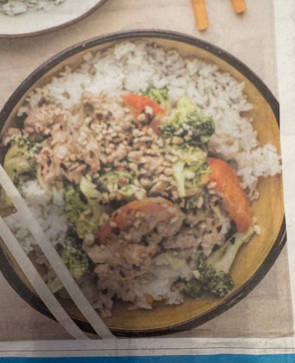 CREAMY AROMATIC PORK SATAY VITH JASMINE RICE AND PEANUTS