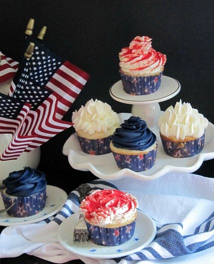 Crowd Pleasing 4th of July Cupcakes & Cake - Pinecones and Acorns