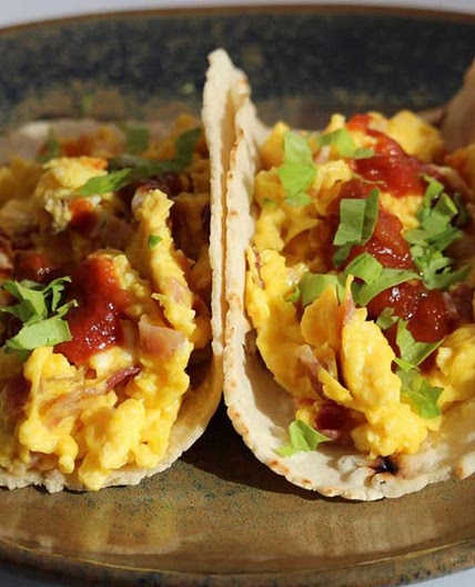 Desayuno taquitos de huevo
