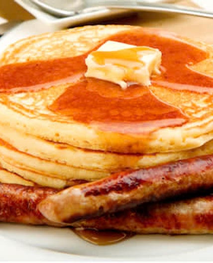 Hot cakes con salchicha 
