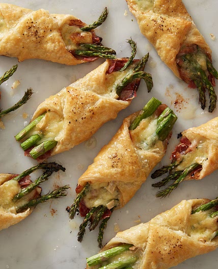 Brie, Asparagus, & Prosciutto Bundles
