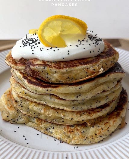 LEMON POPPY SEED YOGURT PANCAKES 🍋🥞
