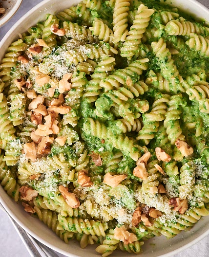 Creamy kale pesto pasta