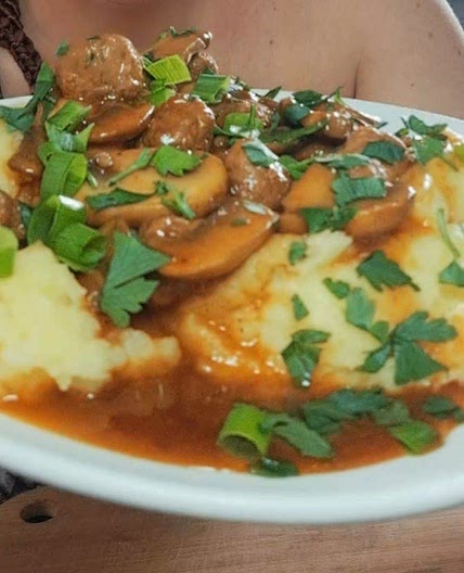 Mini Gehaktballen in Jachtsaus met AardappelPuree en Kastanje Champignons 🤤🤤