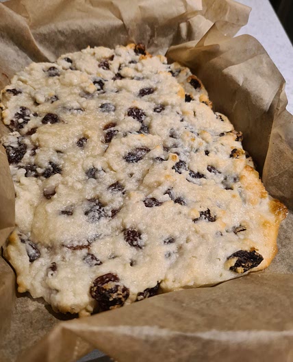 Sultana Cookie Slice
