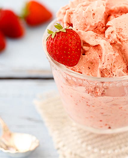 skinnymixer's Strawberries & Cream Instant Icecream